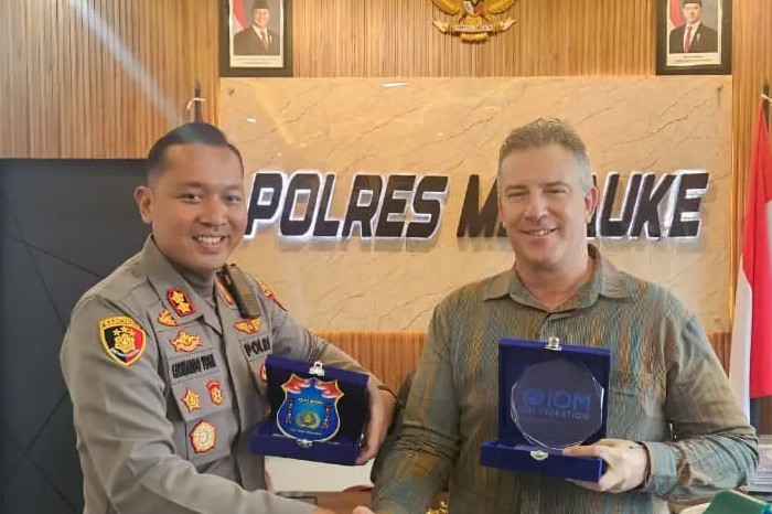 Divhubinter Polri dan Polres Merauke Bahas Edukasi Migrasi Aman Bersama IOM