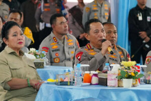 Kapolri Pantau Jembatan Bailey Agam, Akses Warga Sumbar Dipulihkan