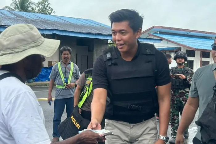 Warga Korowai Patungan Demi Penerbangan Perintis, Satgas Perkuat Pengamanan