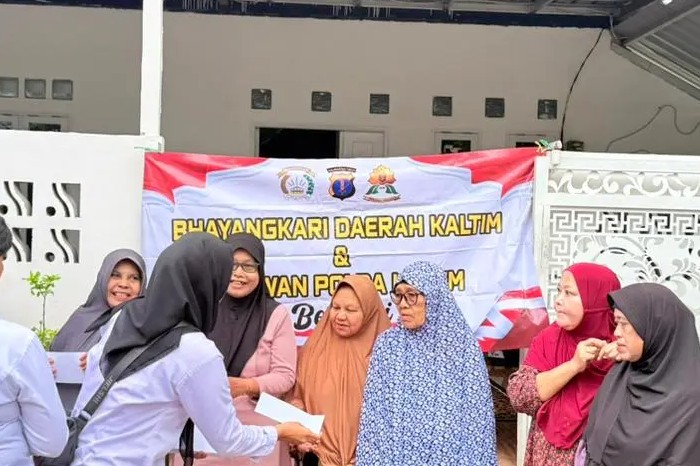 Polwan dan Bhayangkari Kaltim Berbagi Tali Asih di Balikpapan Timur