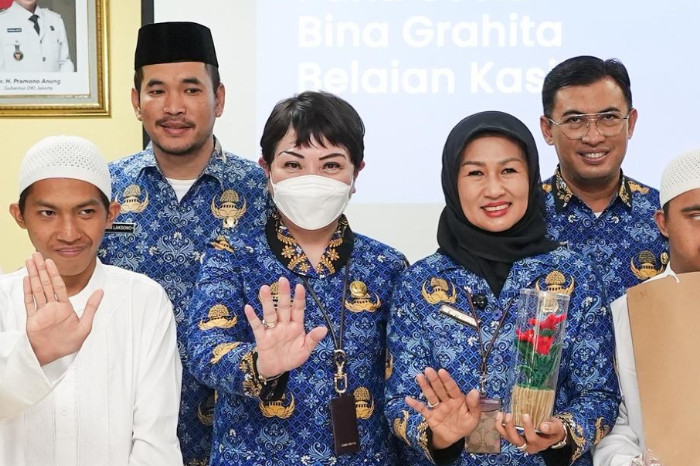 Wali Kota Jakbar Bawa Bingkisan dan Empati ke Panti Belaian Kasih