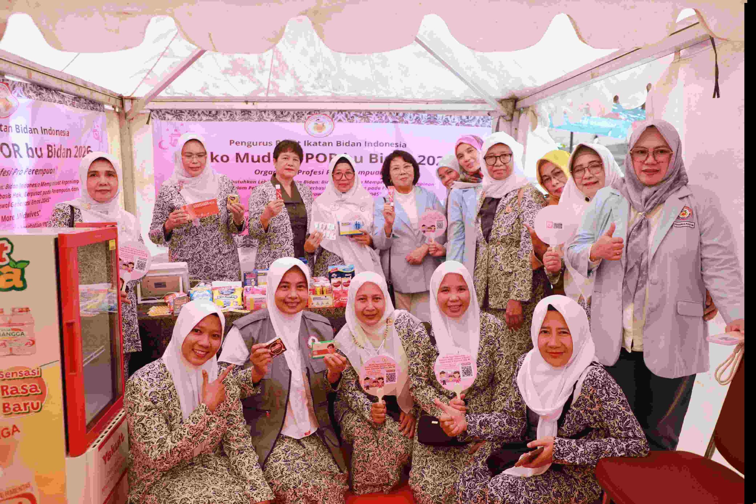 Ketua Umum Pengurus Pusat Ikatan Bidan Indonesia Dr. Ade Jubaedah Memonitoring Posko Mudik OPOR Bu Bidan 2026