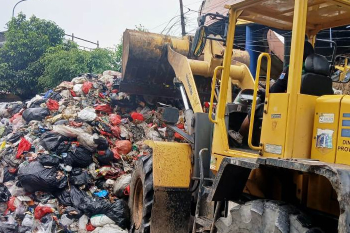 Sampah Pasar Kopro Dibersihkan Bertahap Saat Kuota Bantar Gebang Masih Dibatasi